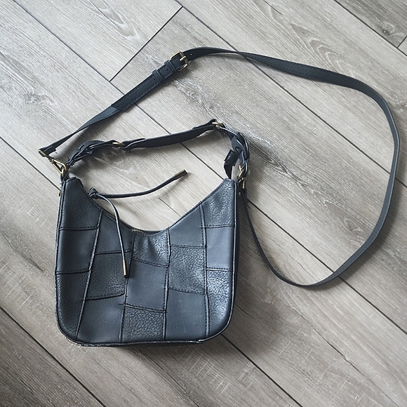 Black purse with detachable crossbody strap - Picture 3 of 16